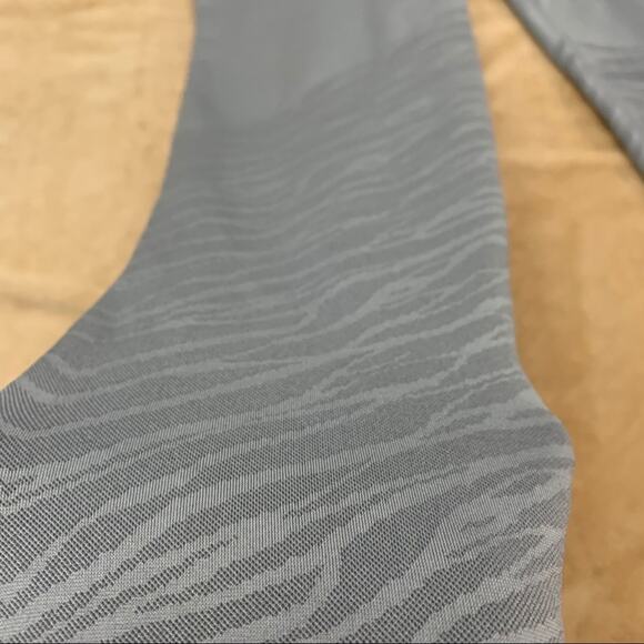 Fabletics Leggings Small Gray Animal Print Seamless High Waist - Picture 6 of 12